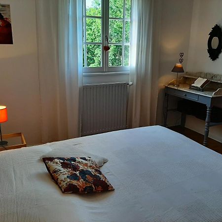 Chambre soignée et accueillante à la campagne - Ch Rouge L'Honor-de-Cos Exterior foto