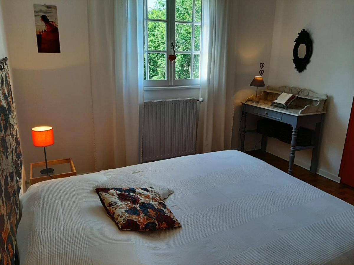 Chambre soignée et accueillante à la campagne - Ch Rouge L'Honor-de-Cos Exterior foto